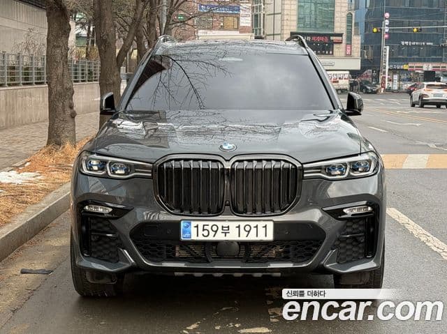 BMW X7 2022 — ფოტო 8/20