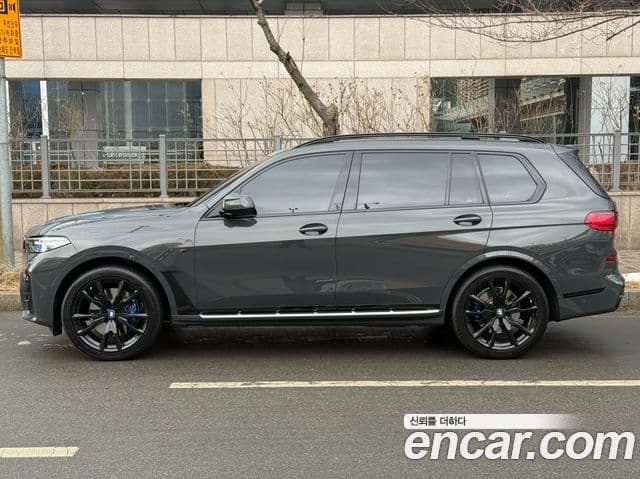 BMW X7 2022 — ფოტო 4/20