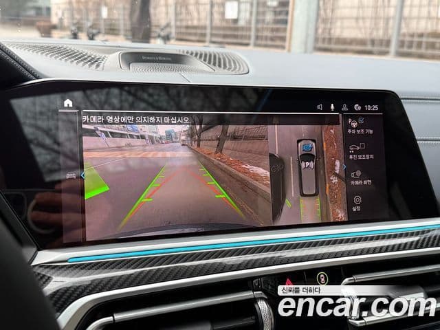 BMW X7 2022 — ფოტო 14/20
