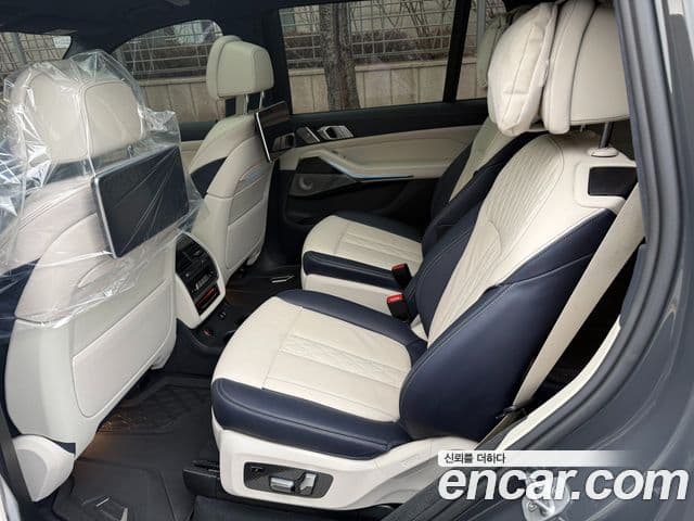 BMW X7 2022 — ფოტო 15/20
