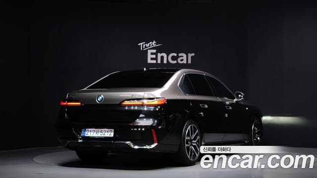 BMW 7 Series 2024 — ფოტო 2/20