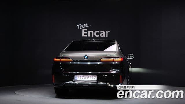 BMW 7 Series 2024 — ფოტო 4/20