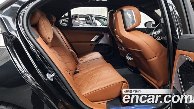 BMW 7 Series 2024 — ფოტო 12/20
