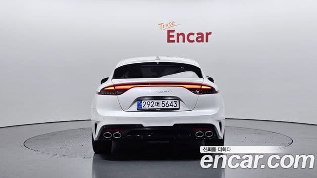 Kia Stinger 2022 — ფოტო 4/20