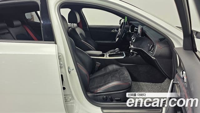 Kia Stinger 2022 — ფოტო 10/20