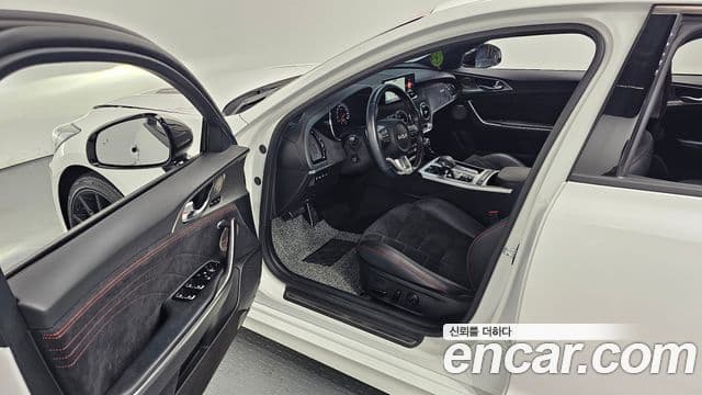 Kia Stinger 2022 — ფოტო 11/20