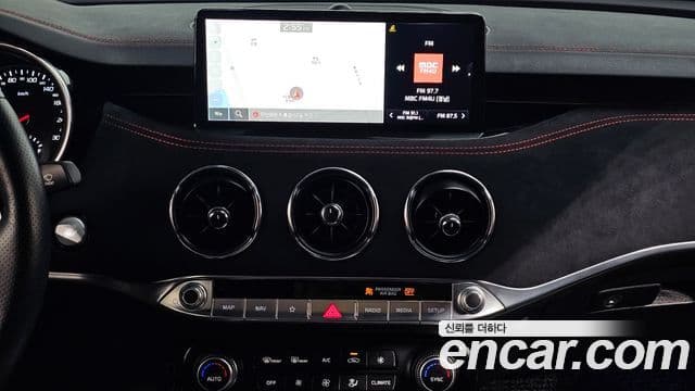 Kia Stinger 2022 — ფოტო 14/20