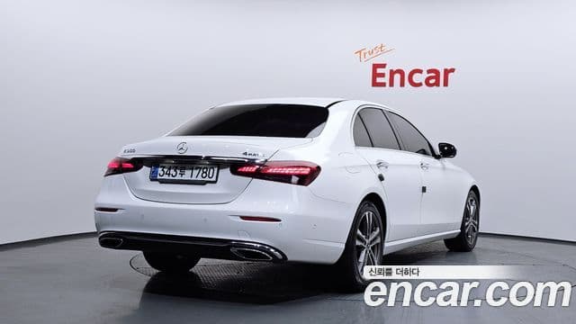 Mercedes-Benz E-Class 2022 — Фото 2/20
