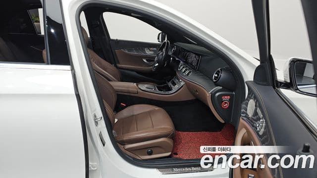 Mercedes-Benz E-Class 2022 — Фото 11/20