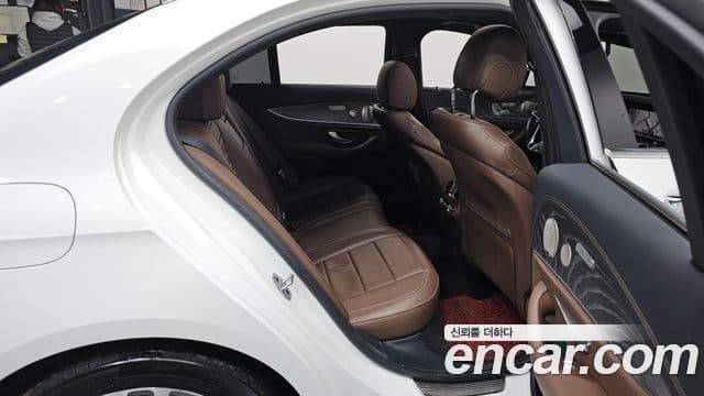 Mercedes-Benz E-Class 2022 — Фото 12/20