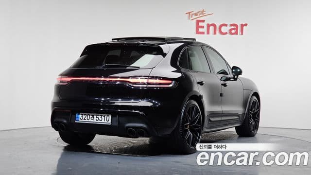 Porsche Macan 2023 — ფოტო 2/20