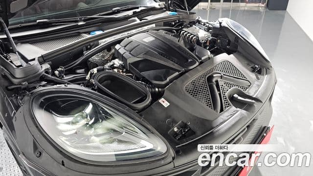 Porsche Macan 2023 — ფოტო 6/20