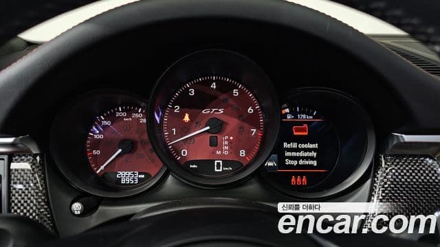 Porsche Macan 2023 — ფოტო 8/20