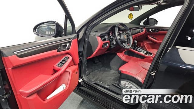 Porsche Macan 2023 — ფოტო 10/20