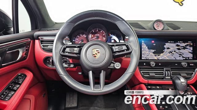 Porsche Macan 2023 — ფოტო 13/20