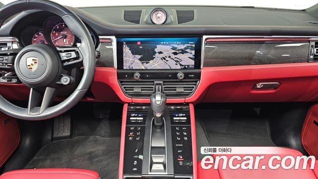 Porsche Macan 2023 — ფოტო 15/20