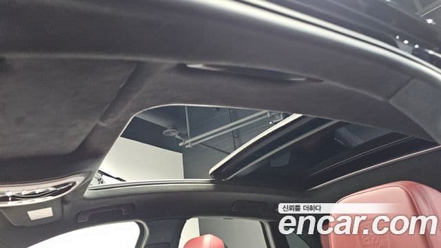 Porsche Macan 2023 — ფოტო 19/20