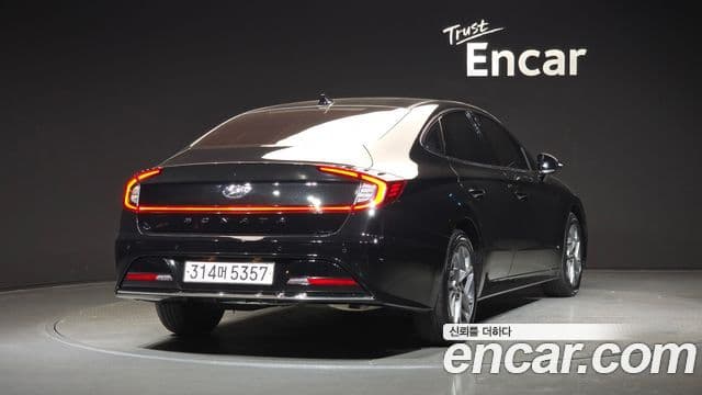 Hyundai Sonata Hybrid 2021 — Photo 9/20
