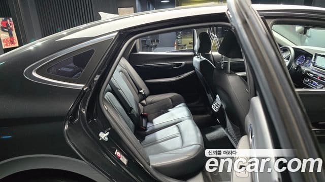 Hyundai Sonata Hybrid 2021 — Photo 17/20