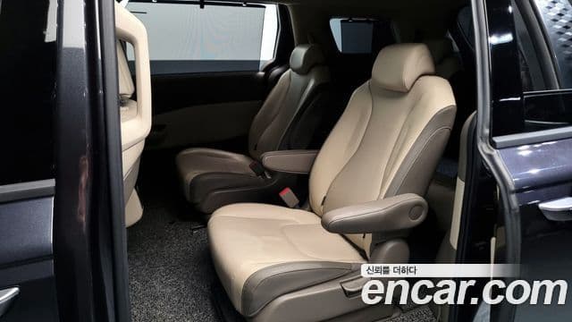 Kia Carnival 2021 — ფოტო 12/20