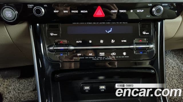 Kia Carnival 2021 — ფოტო 17/20