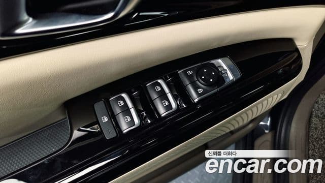 Kia Carnival 2021 — ფოტო 19/20