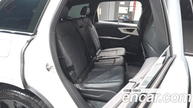 Audi Q7 2025 — ფოტო 13/20
