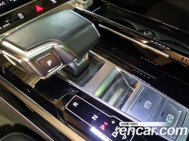 Audi A8 2019 — Şəkil 9/20