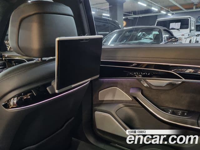 Audi A8 2019 — Şəkil 18/20