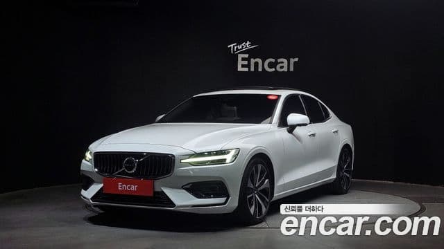 Volvo S60 2023 — Фото 10/20