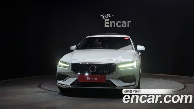 Volvo S60 2023 — Фото 2/20