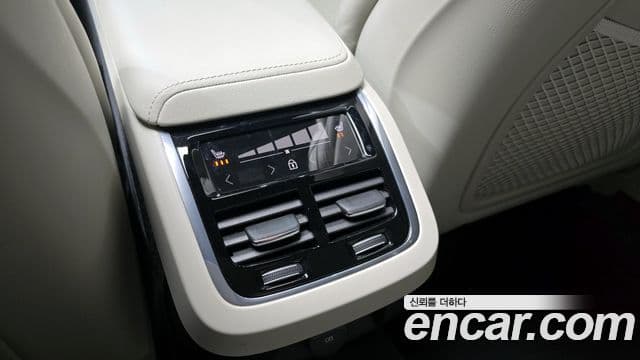 Volvo S60 2023 — Фото 17/20