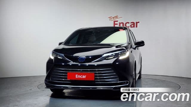 Toyota Sienna 2021 — ფოტო 3/20