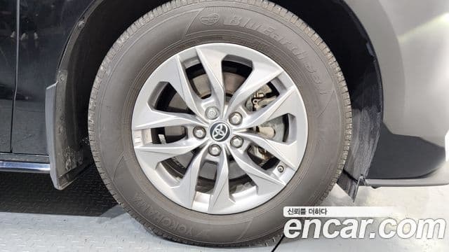 Toyota Sienna 2021 — ფოტო 5/20