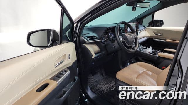 Toyota Sienna 2021 — ფოტო 10/20