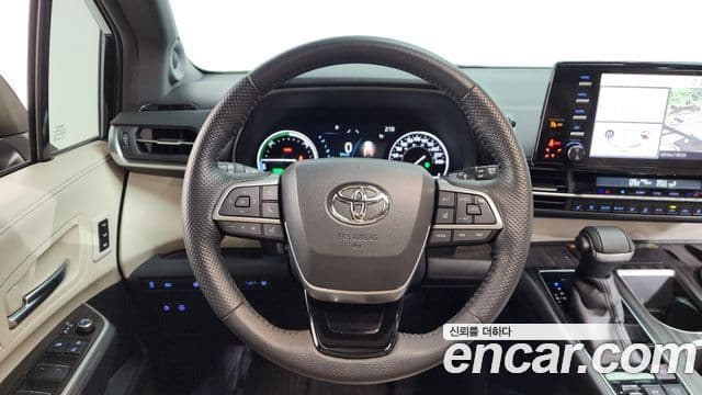 Toyota Sienna 2021 — ფოტო 13/20