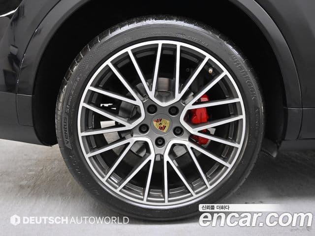 Porsche Cayenne 2019 — Photo 18/20
