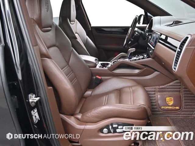 Porsche Cayenne 2019 — Photo 2/20
