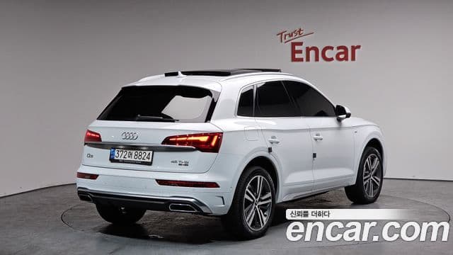 Audi Q5 2021 — ფოტო 2/20