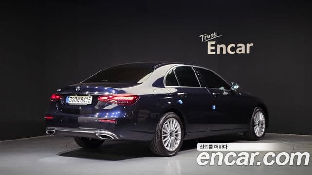 Mercedes-Benz E-Class 2022 — ფოტო 2/20