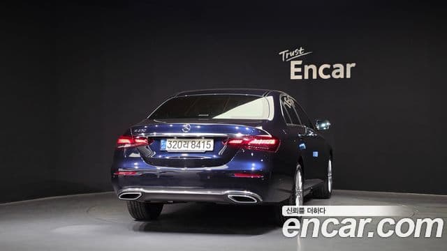 Mercedes-Benz E-Class 2022 — ფოტო 4/20