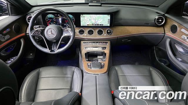 Mercedes-Benz E-Class 2022 — ფოტო 7/20