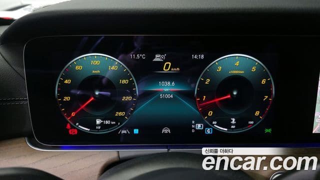 Mercedes-Benz E-Class 2022 — ფოტო 8/20