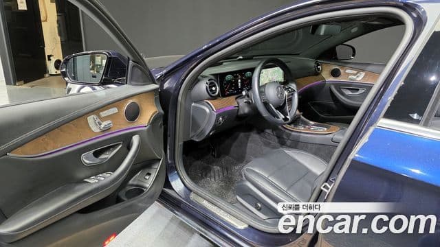 Mercedes-Benz E-Class 2022 — ფოტო 10/20