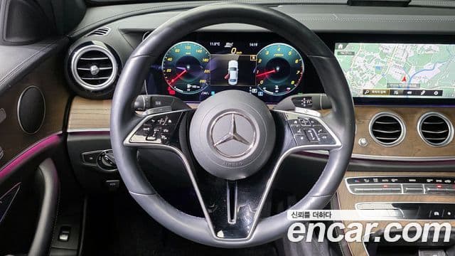 Mercedes-Benz E-Class 2022 — ფოტო 13/20