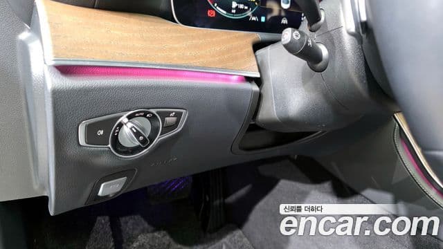 Mercedes-Benz E-Class 2022 — ფოტო 14/20