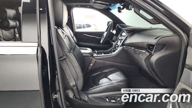 Cadillac Escalade 2018 — Фото 11/20