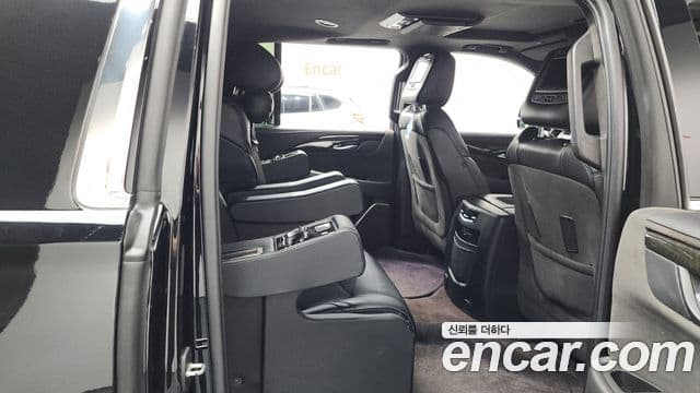 Cadillac Escalade 2018 — Фото 12/20