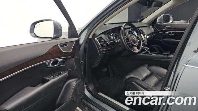 Volvo XC90 2018 — ფოტო 11/20