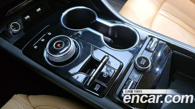 Kia K5 2020 — ფოტო 8/20